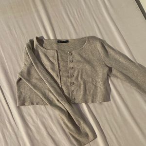 BRANDY MELVILLE light gray sweater button up cropped